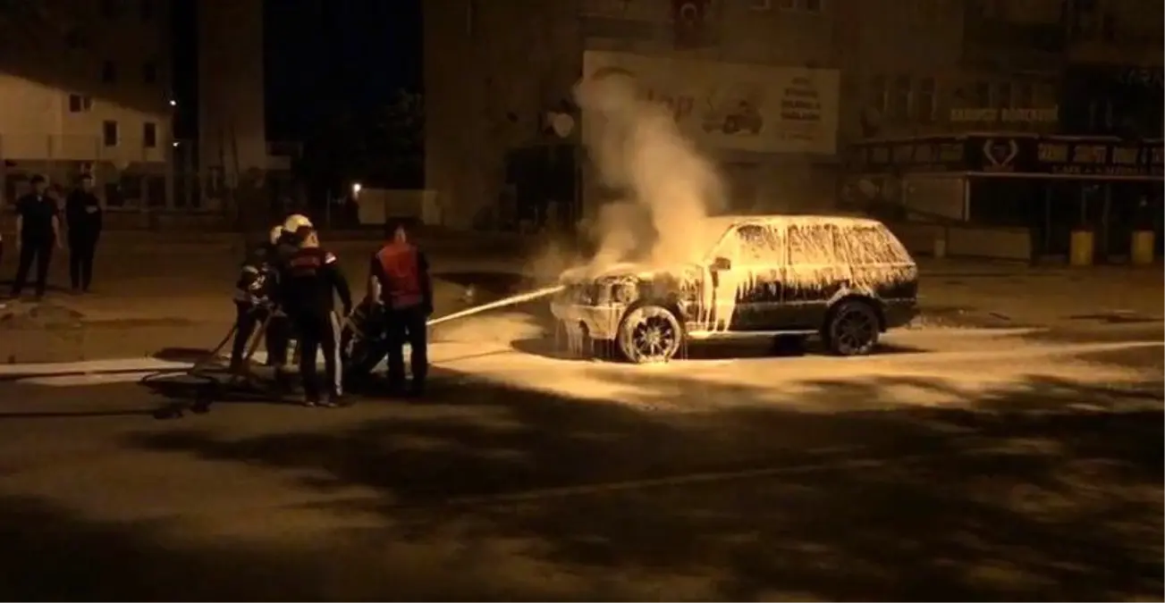 Kayseri'de Park Halindeki Araçta Yangın Çıktı