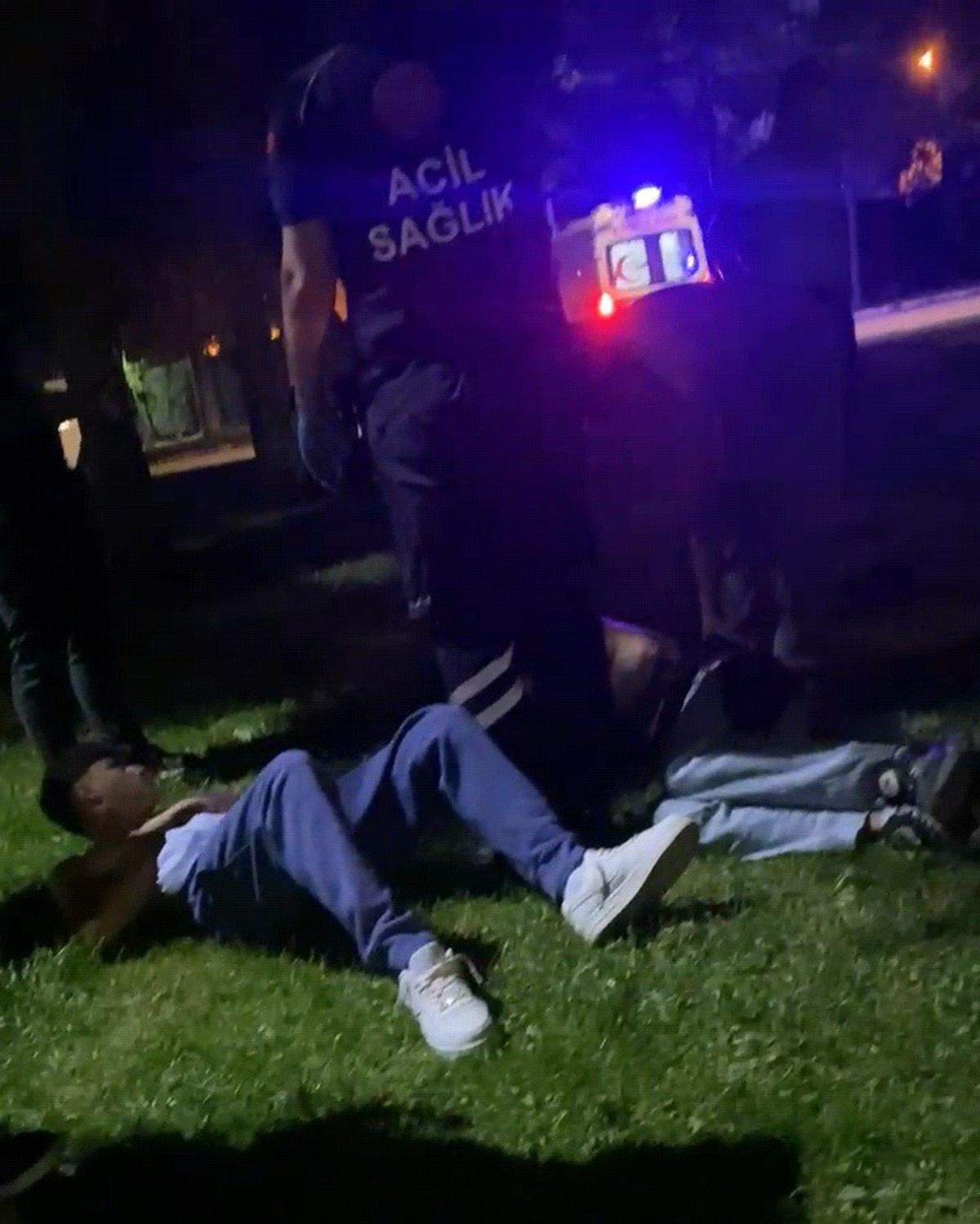 İnegöl'de Lazer Tacizi Sonrası Bıçaklı Kavga: Bir Genç Hayat Tehlikesiyle Hastanede
