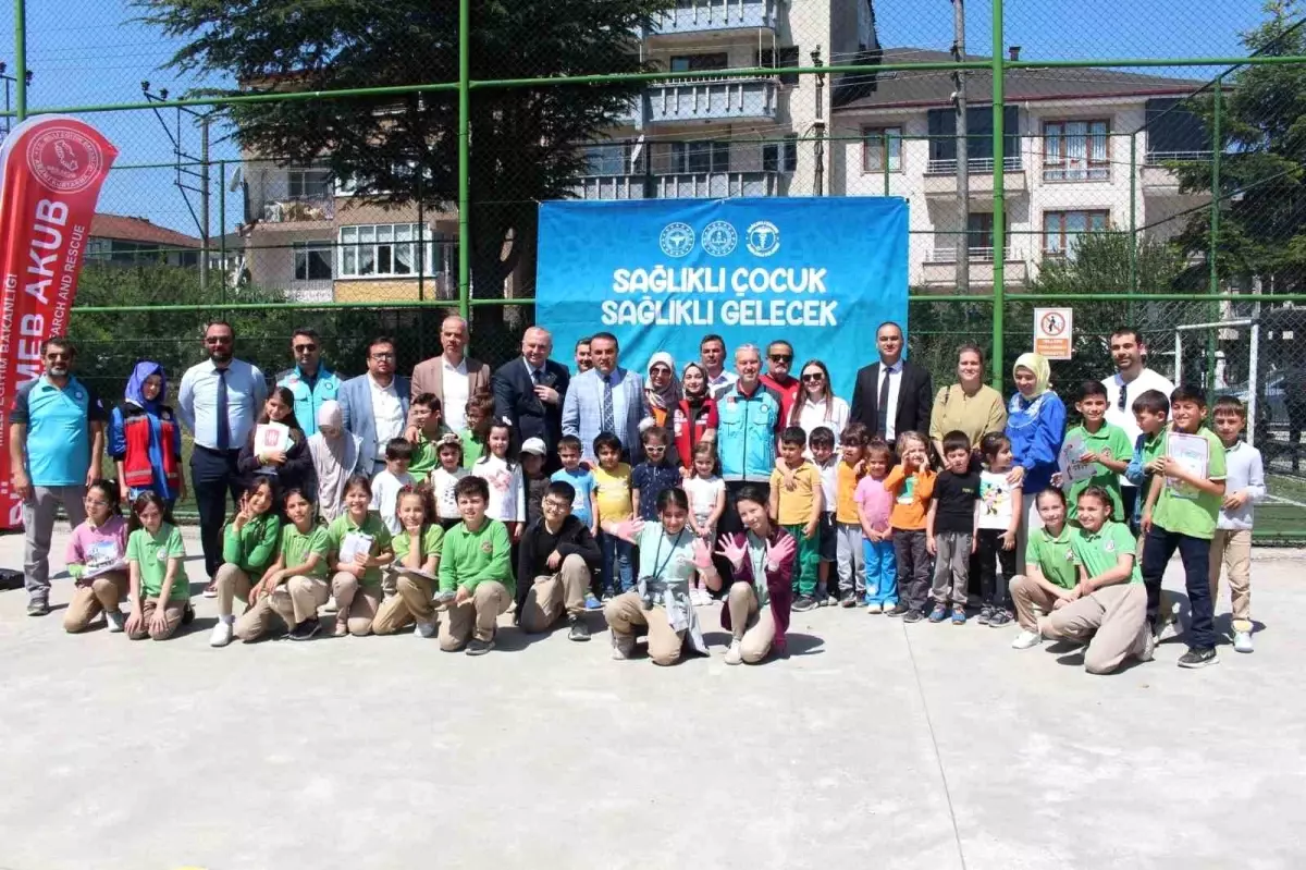 Düzce'de 'Sağlıklı Çocuk, Sağlıklı Gelecek' Programı Düzenlendi