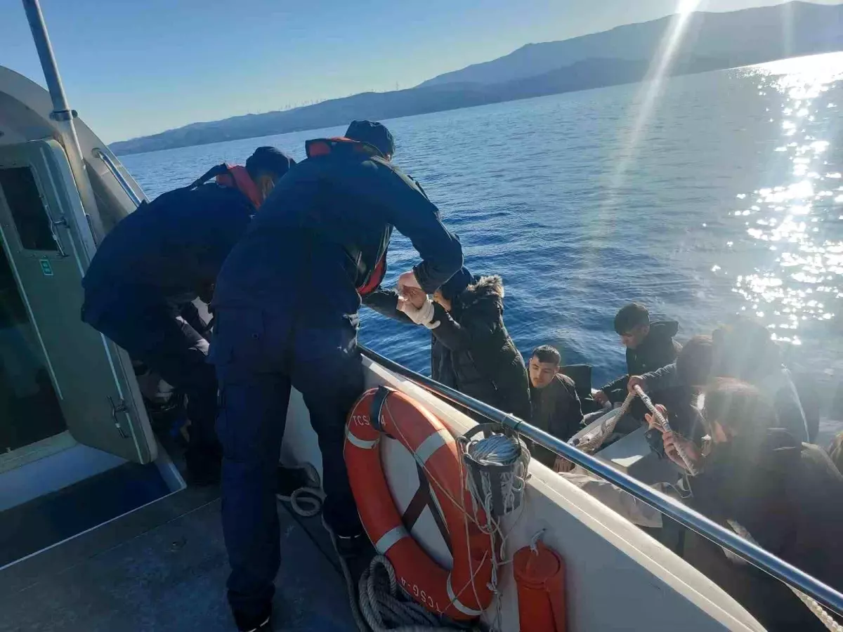 İzmir Açıklarında 67 Göçmen Kurtarıldı