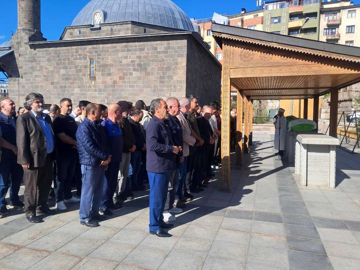 Gazeteci Sebahattin Özgün'ün Annesi Hayatını Kaybetti