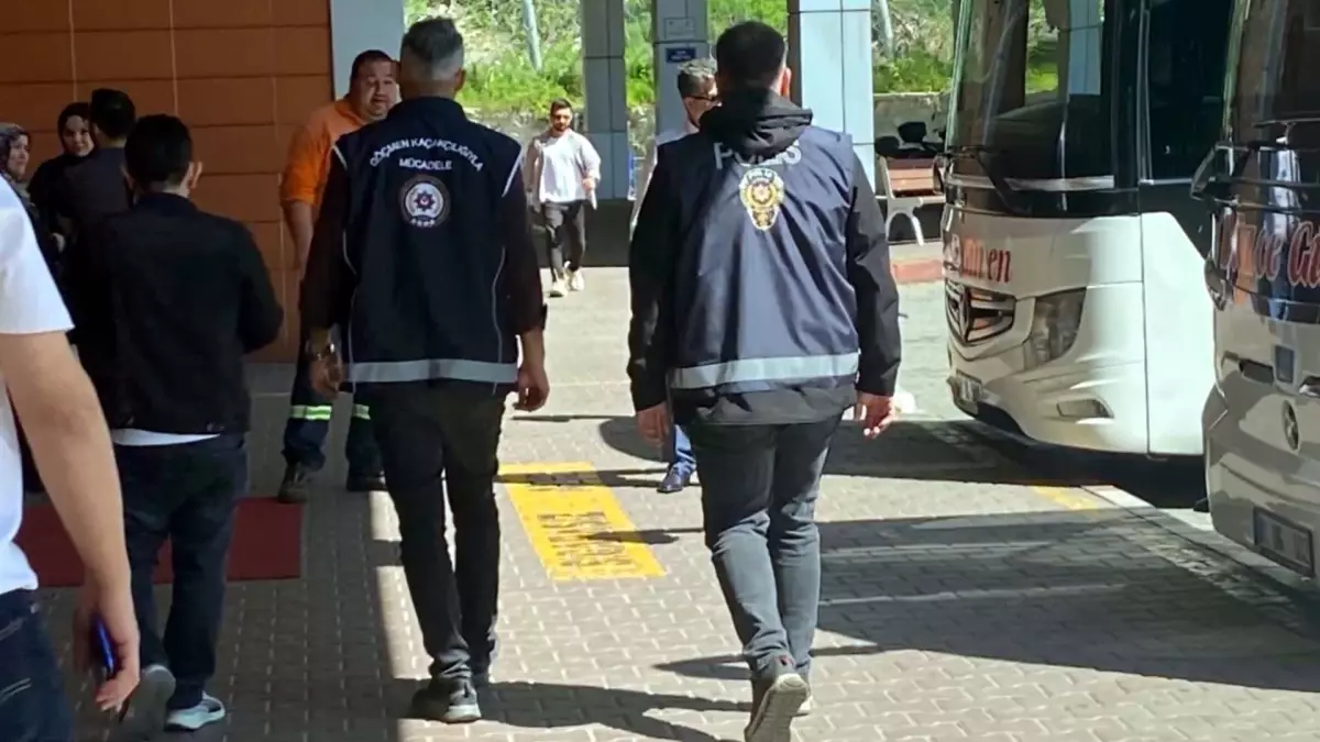Türkiye Genelinde Göçmen Kaçakçılığına Yönelik Operasyon: 49 Organizator Yakalandı