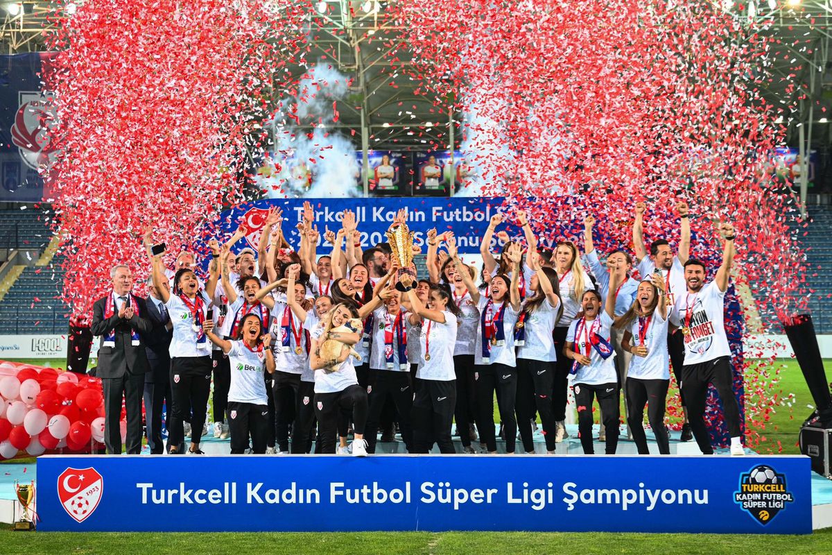 ABB FOMGET Kadın Futbol Süper Ligi'nde Şampiyon Oldu