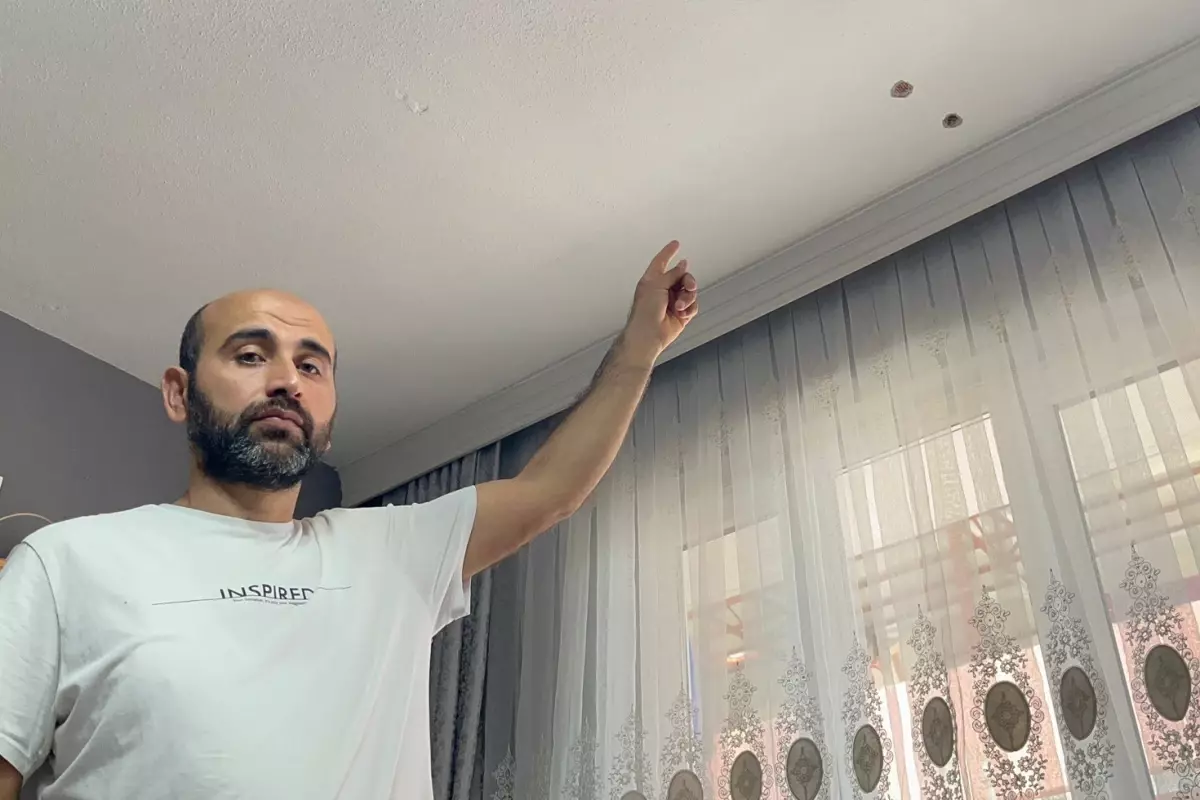 Ağabeyini evden çıkarmak için hiltiyle tavanı deldi, savaş çıktı zannettiler