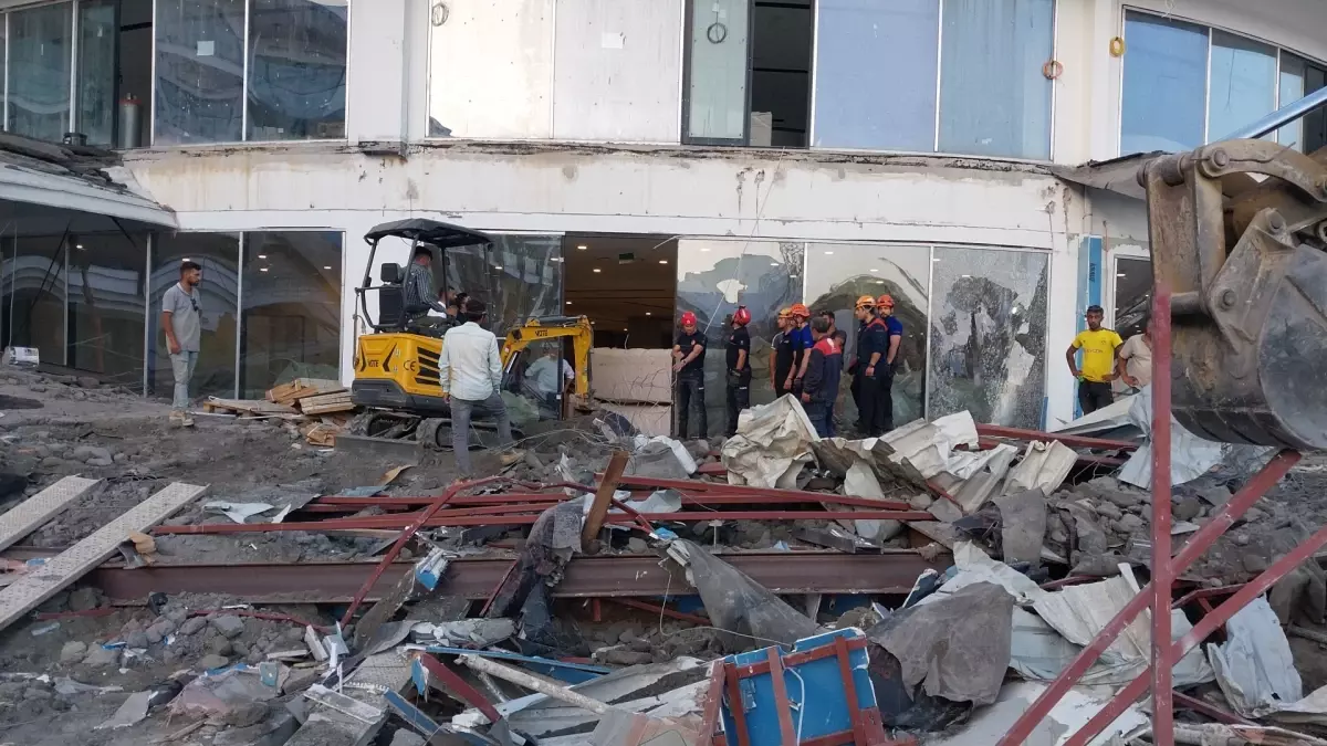 Manavgat'ta İnşaat Halindeki Otelin Teras Katı Çöktü