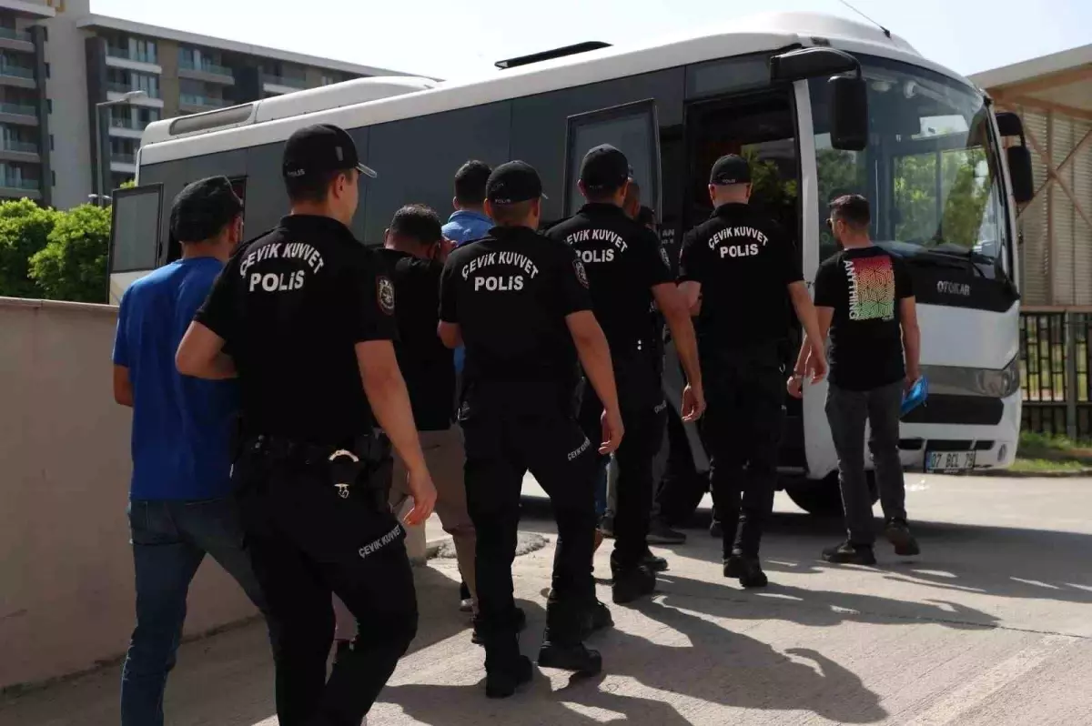 Antalya'da Hedefe Konulan Operasyonlarda 1316 Kişi Yakalandı