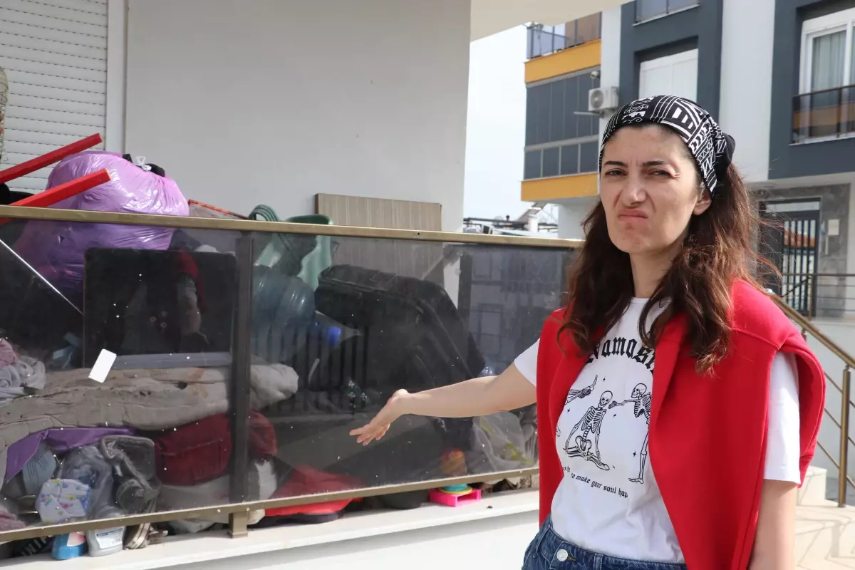 Kepez'de Apartmanda Köpek Krizi: Komşular Kötü Koşullardan Şikayetçi