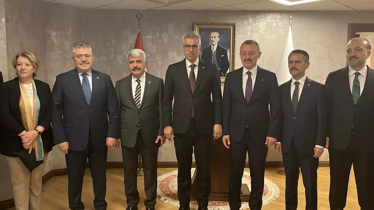 Sağlık Bakanı Memişoğlu: 'Dünya Beşten Büyüktür' Mesajı Verdi