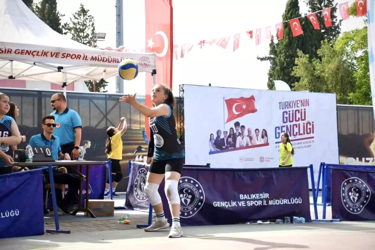 Balıkesir'de Gençlik Haftası Coşkuyla Kutlandı