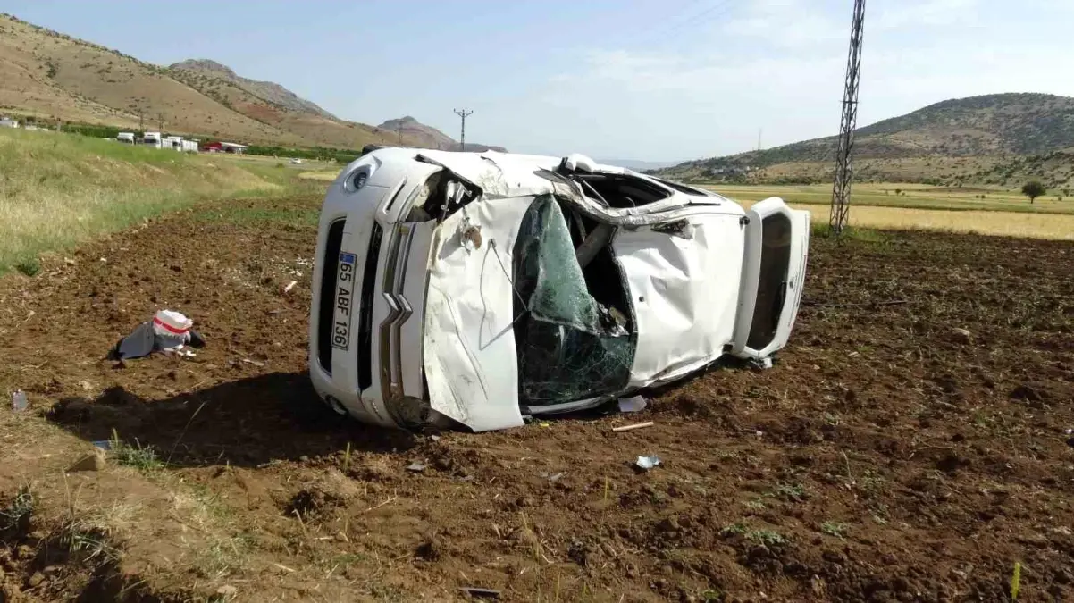Batman'da Kamyonet Devrildi: 1 Ölü, 2 Yaralı