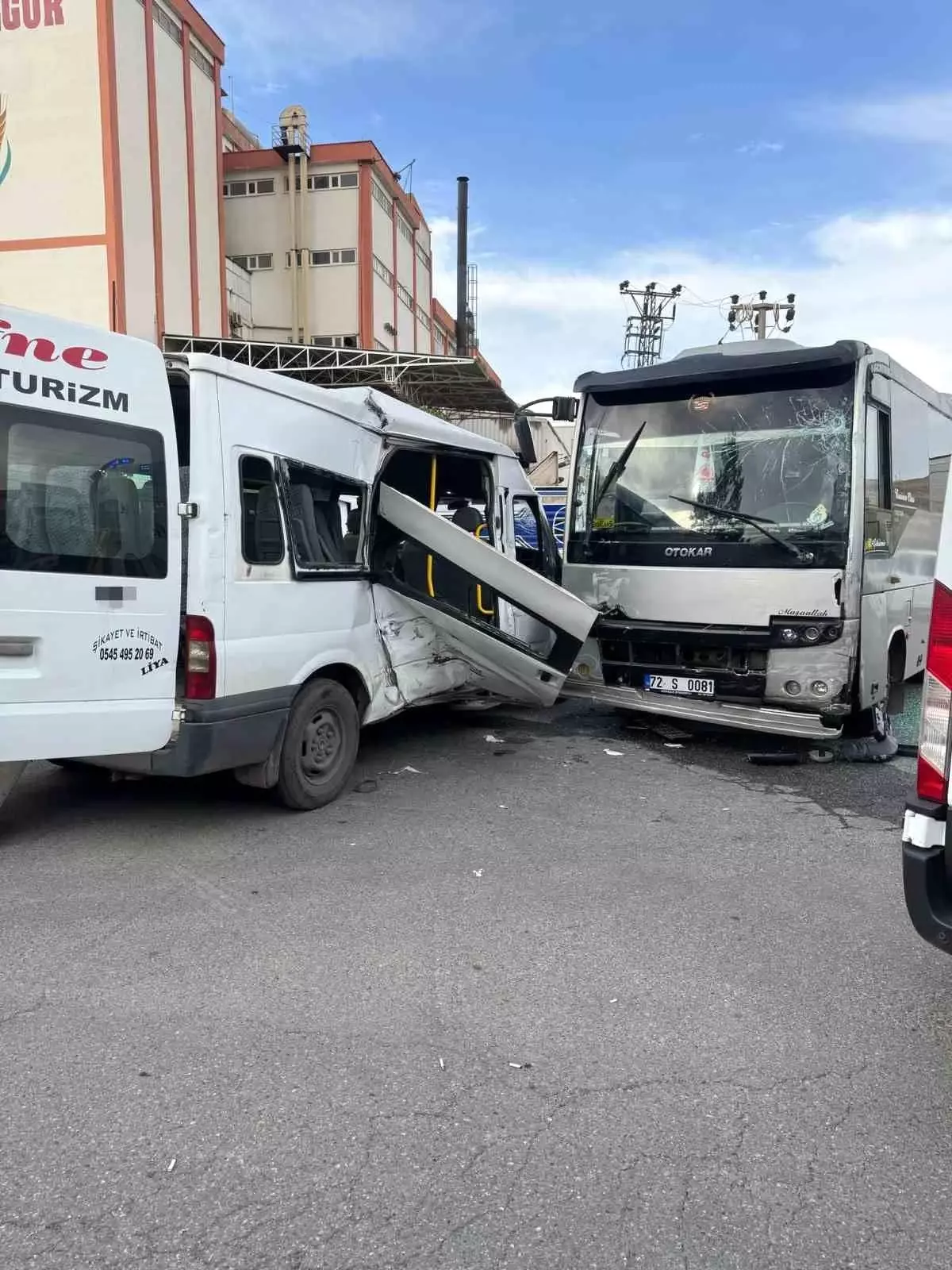 Batman'da Minibüs ile Midibüs Çarpıştı: 7 Yaralı