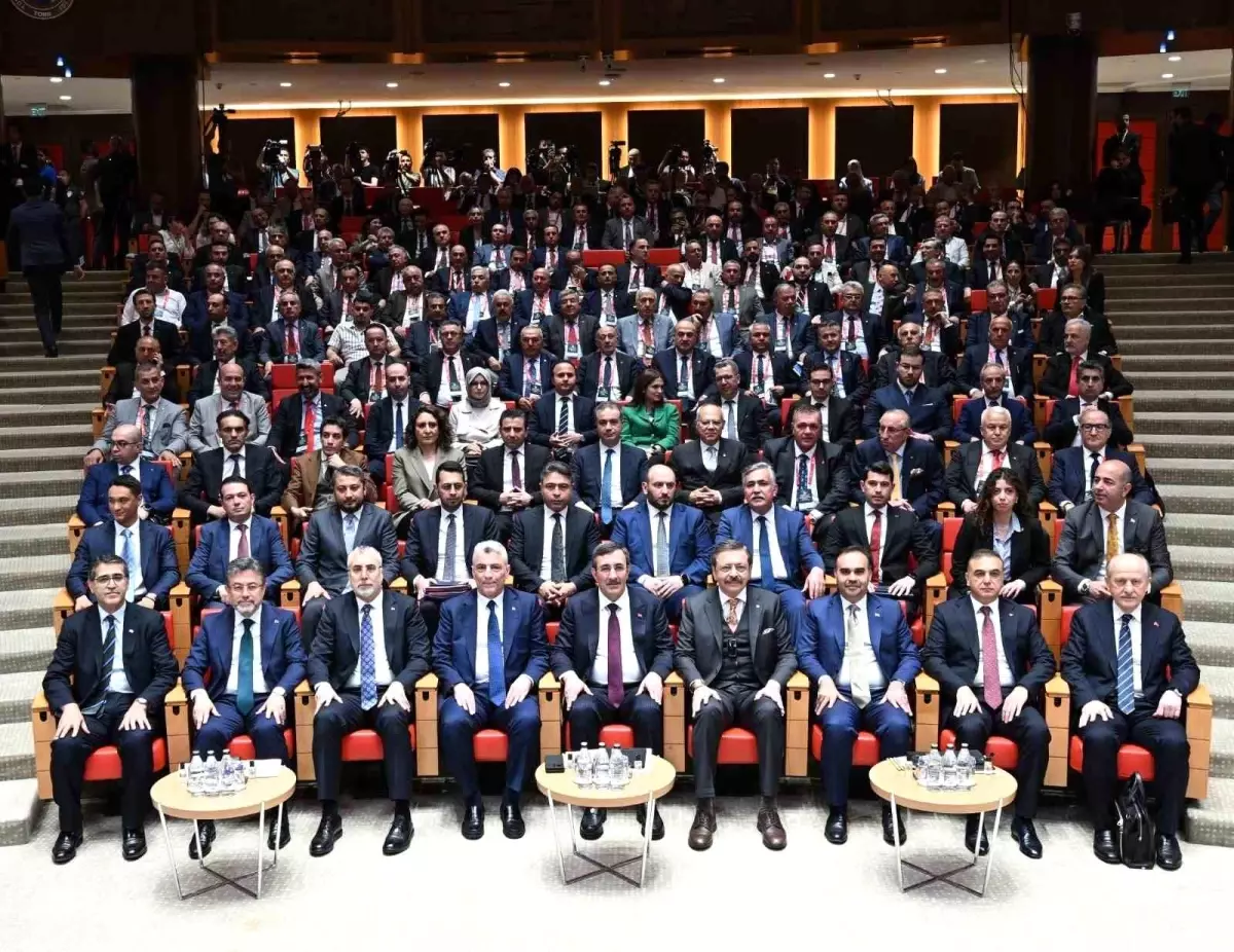 Cumhurbaşkanı Yardımcısı Yılmaz: 'Enflasyon oranı düştükçe Türkiye farklı bir perspektif, farklı bir döneme doğru gelişimini devam ettiriyor'