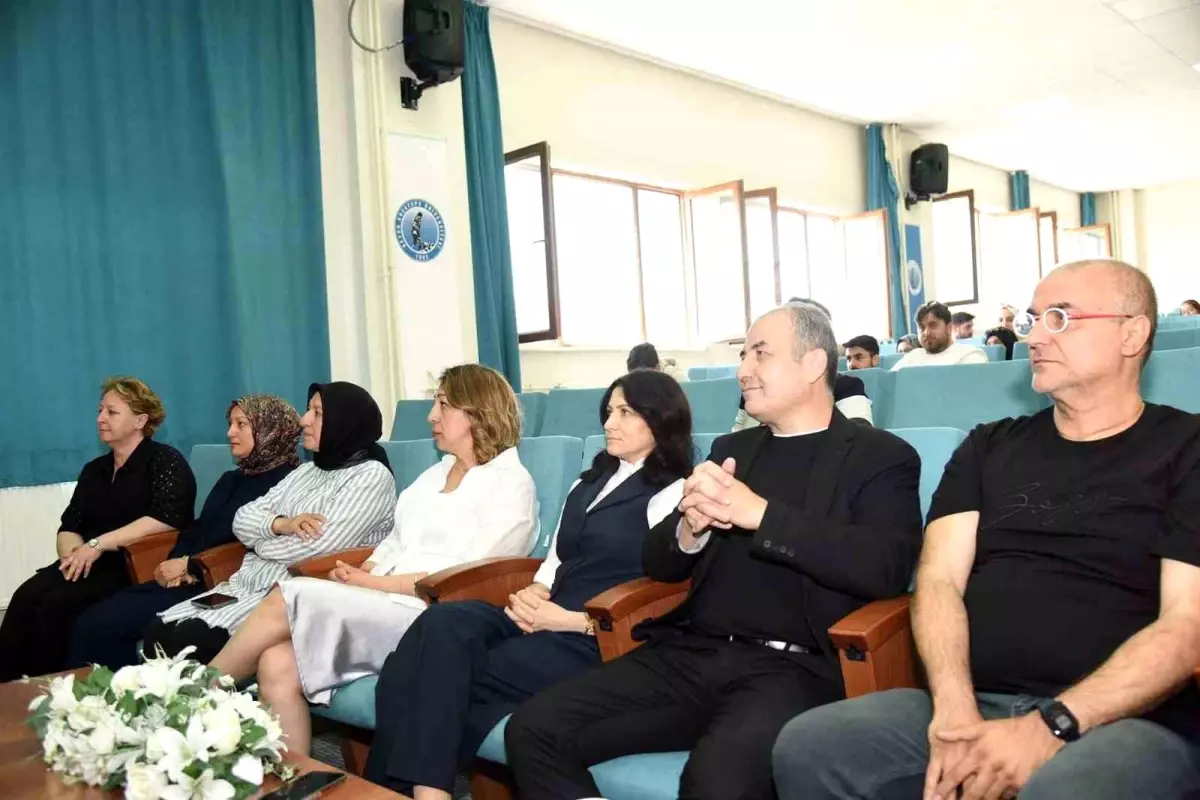 Enflasyon ve Gençlik: Geleceğe Yatırım Konferansı Gerçekleştirildi