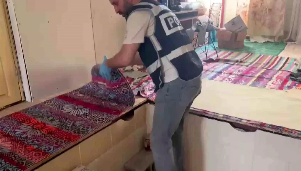 Adana'da Ruhsatsız Silah Operasyonu: Kalaşnikof ve Pompalı Tüfek Ele Geçirildi