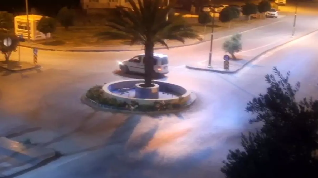 Serik'te Gece Yarısı Drift Yarışı Mahalleliyi Uykusuz Bıraktı