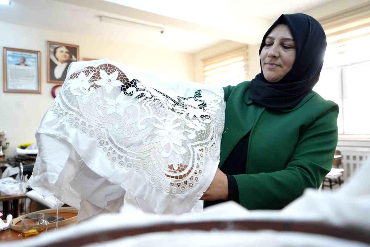 Bayburt'ta Yıl Sonu El Sanatları Sergileri Başlıyor