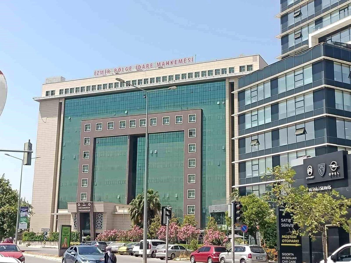 İzmir'de Rüşvet Operasyonu: İcra Müdür Yardımcısı ve Katip Tutuklandı