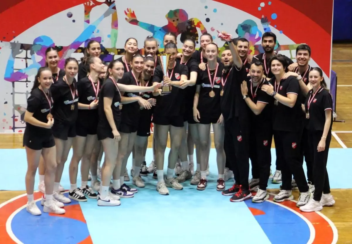 Karşıyaka, Türkiye Genç Kızlar Voleybol Şampiyonası'nda Üçüncü Oldu
