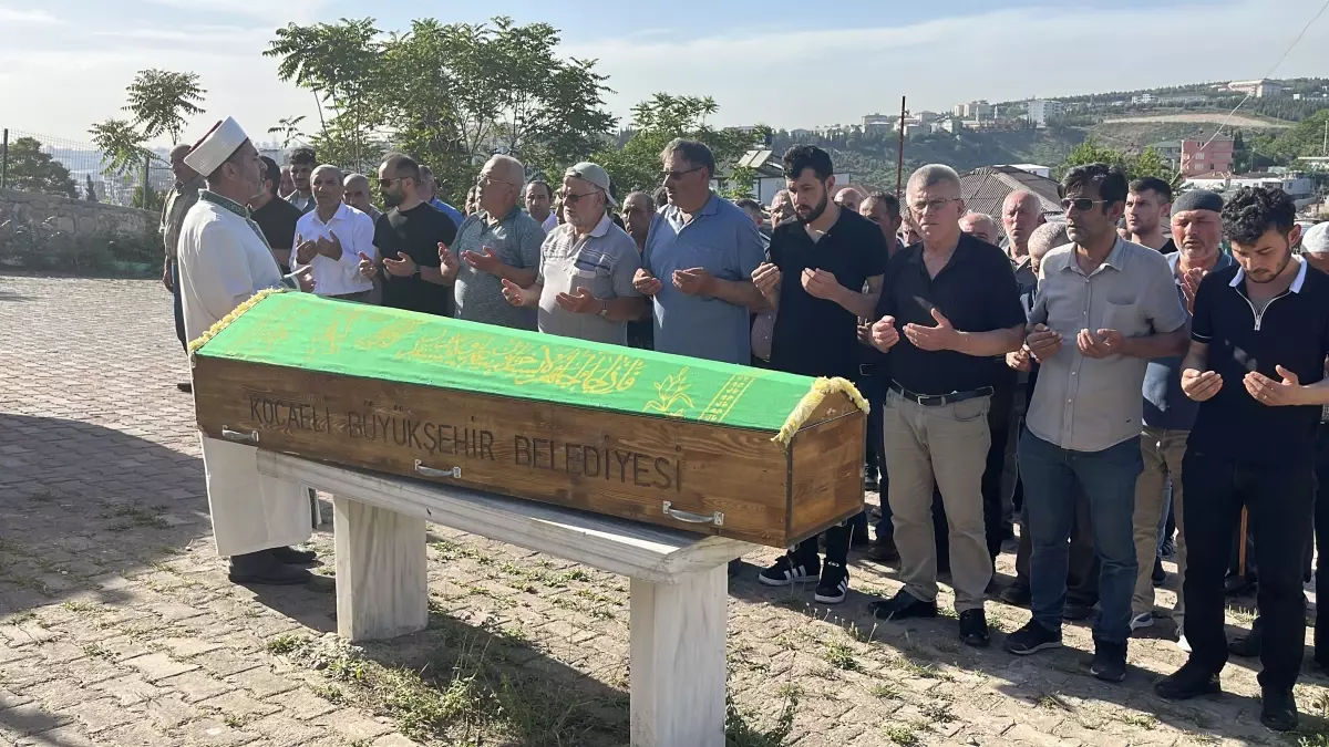 Define Ararken Zehirlenerek Ölen Soner Temel Toprağa Verildi