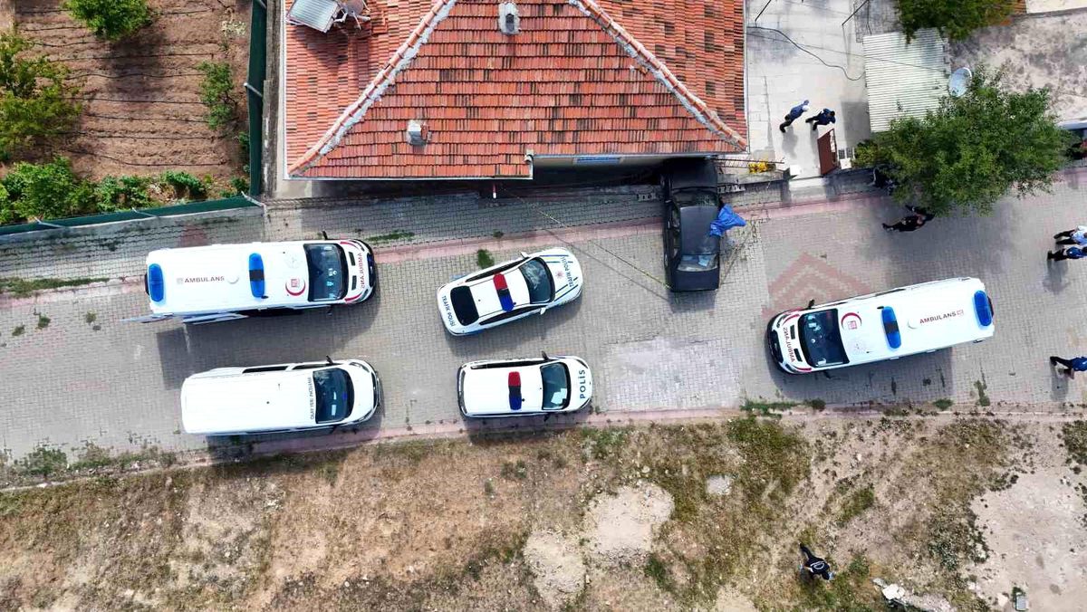 Kırıkkale'de Kalp Krizi Geçiren Sürücü Otomobiliyle Duvara Çarptı