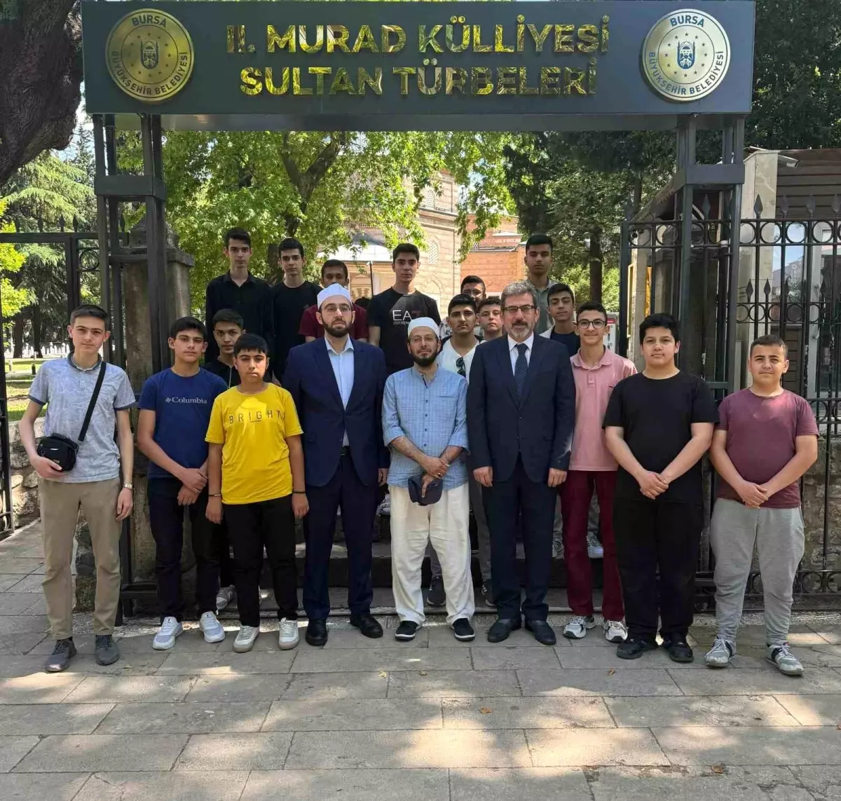 Konyalı Hafızlar, Bursa'daki Muradiye Külliyesi'ni Ziyaret Etti