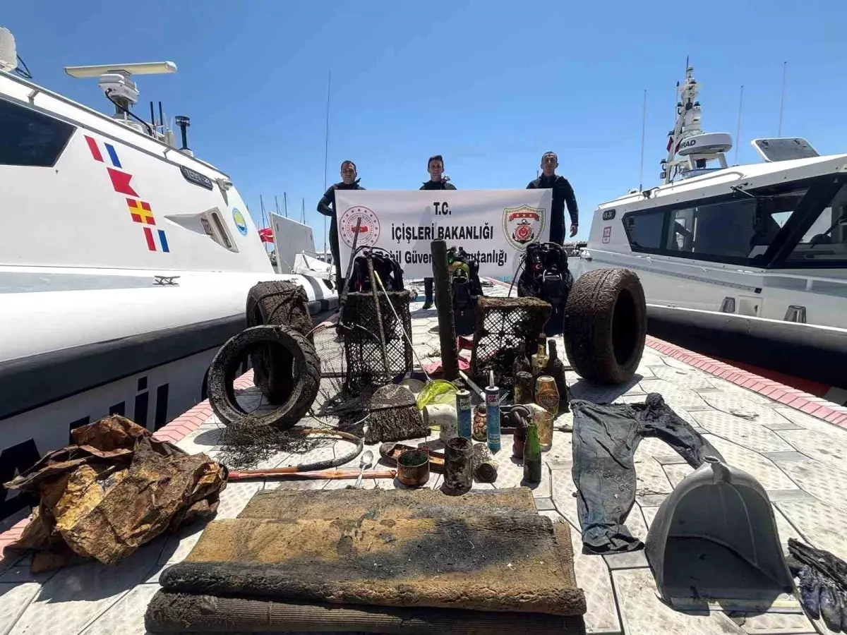 Dünya Çevre Günü'nde Dalgıçlar Deniz Dibi Temizliği Yaptı