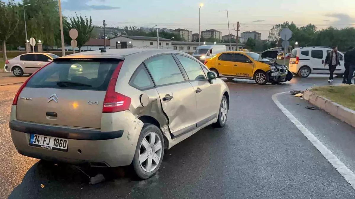 Eskişehir’de Taksi ile Otomobil Çarpıştı: 1 Yaralı