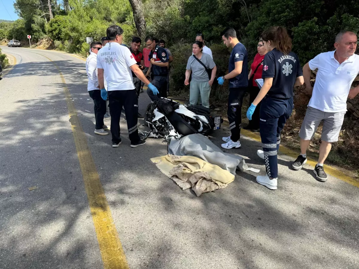 Bodrum'da Motosiklet-Kamyonet Kazası: 16 Yaşındaki Sürücü Hayatını Kaybetti