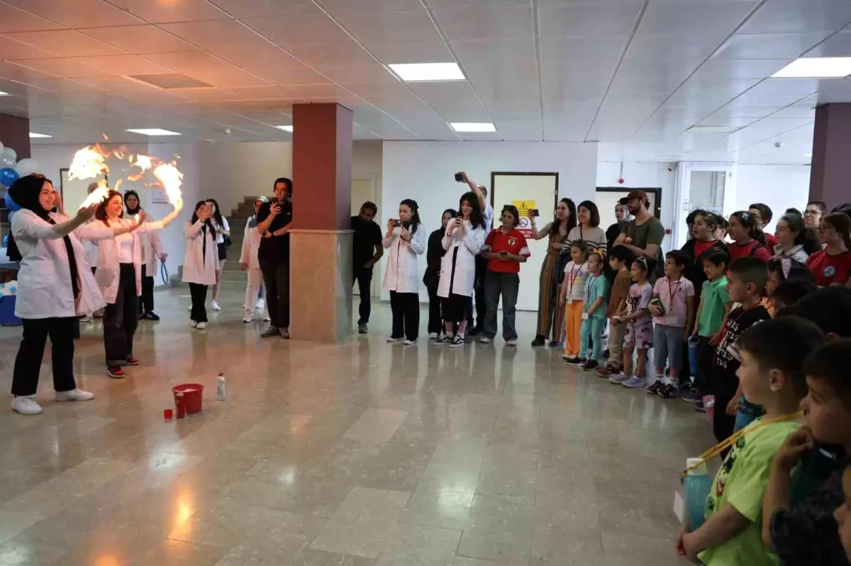 Düzce Üniversitesi'nde Fen Eğitimi Sergisi Açıldı