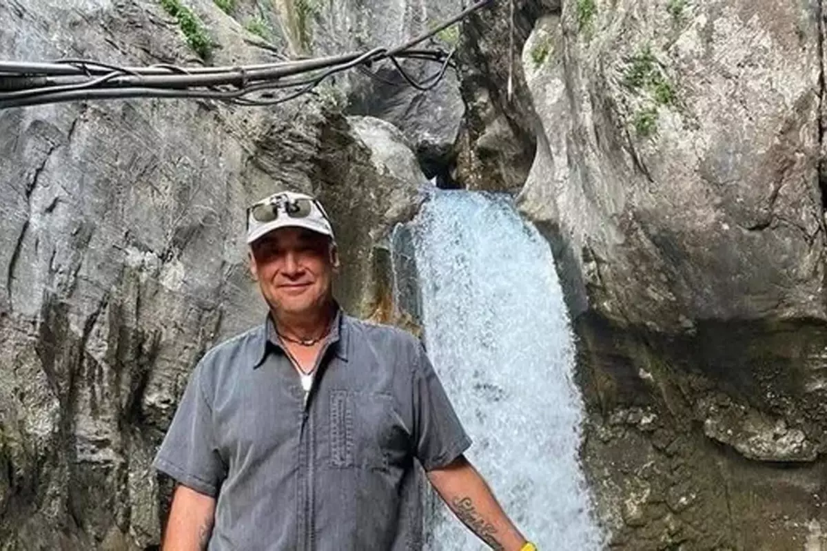 Oyuncu Mehmet Serdar Sulukahya sosyal medyadan tanıştığı genç kız tarafından bıçaklanarak öldürüldü