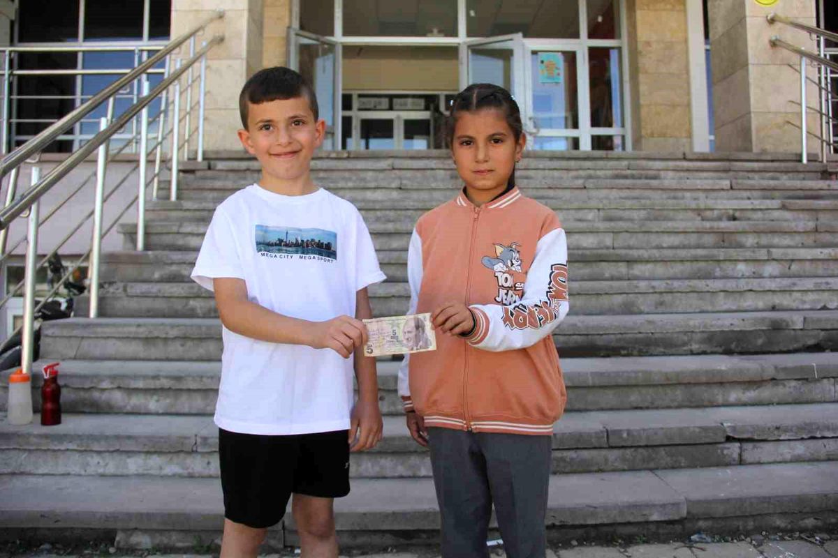 9 Yaşındaki Zehra Özel'in Duygulandıran Davranışı