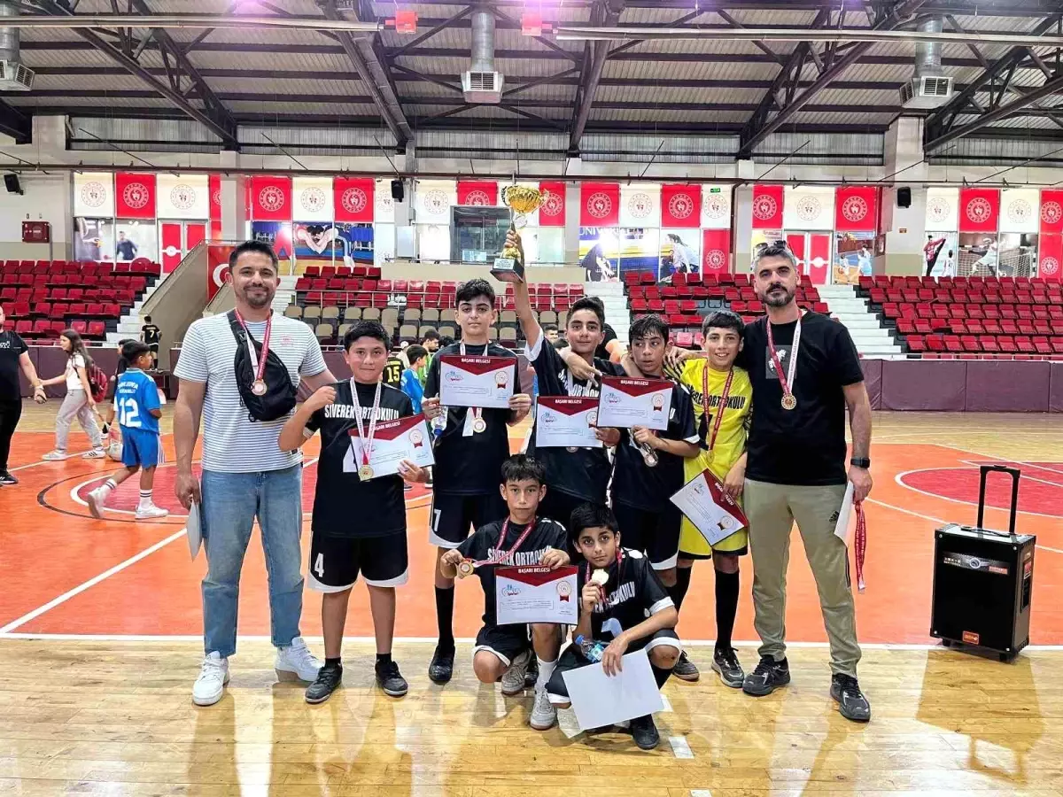 Siverek Ortaokulu, Futsal Turnuvası'nda İl Birincisi Oldu