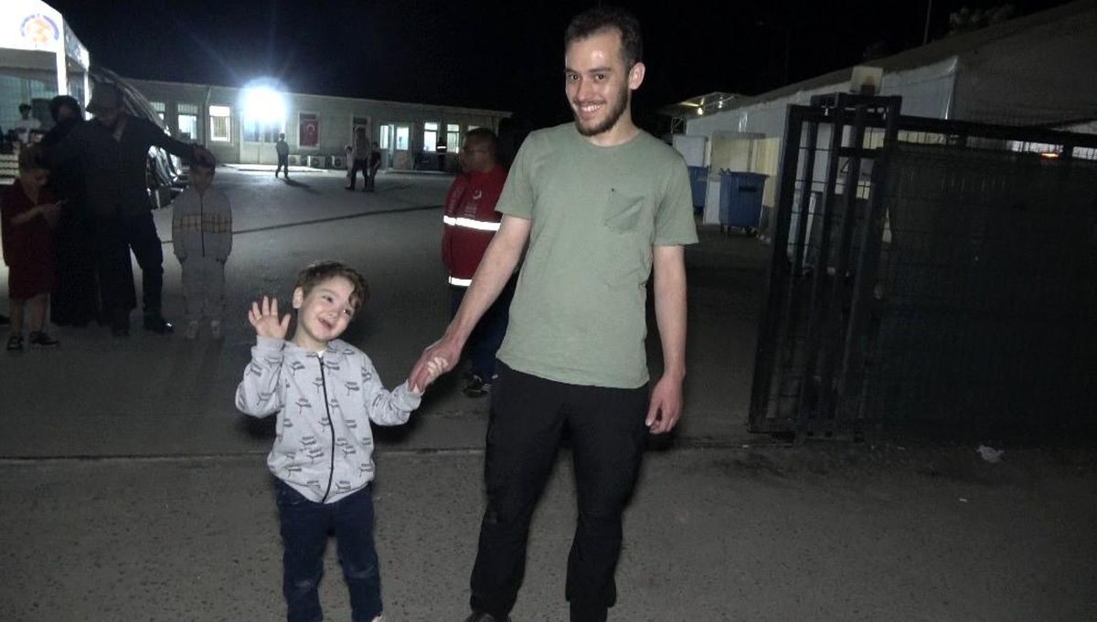 Suriye'ye geri dönüşler gece de devam ediyor
