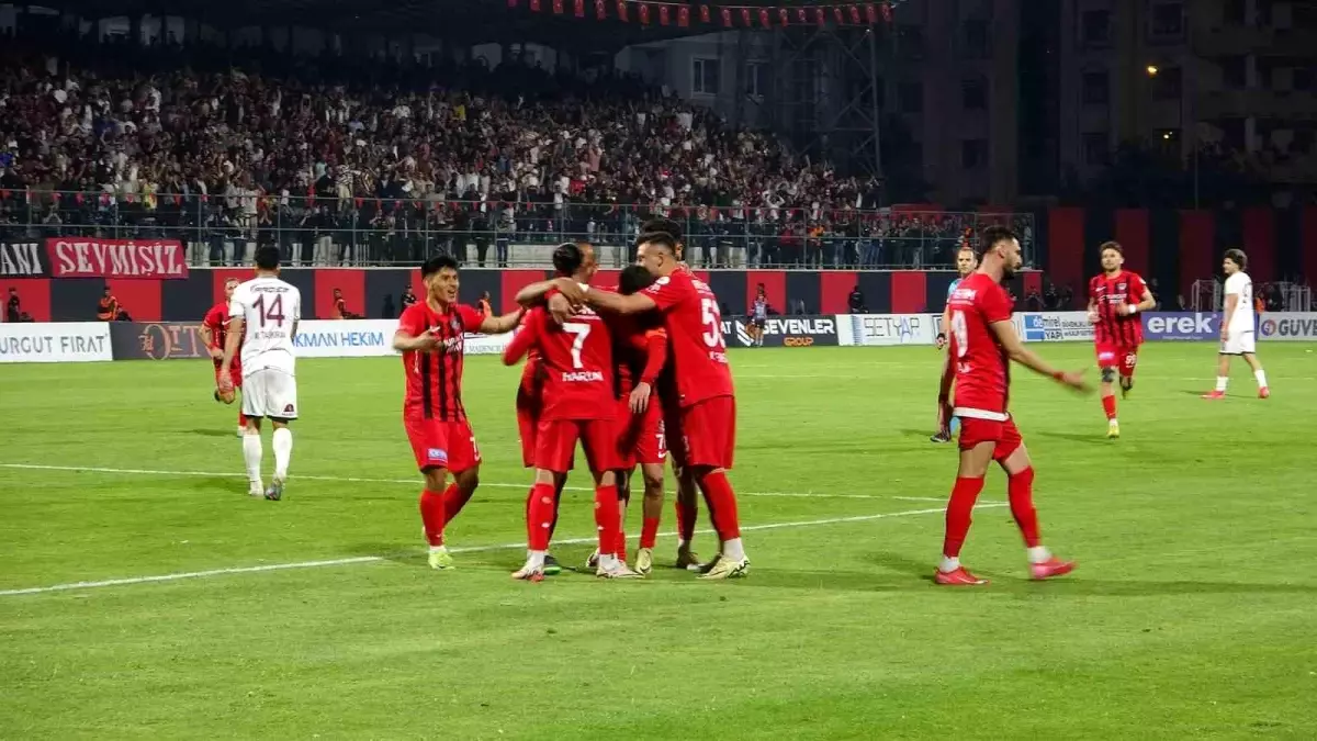 Vanspor FK, Elazığspor'u 4-1 Yenerek Finale Yükseldi