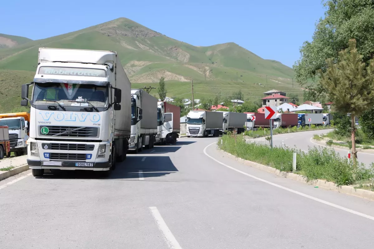 Esendere Gümrük Kapısı'nda 3 Kilometrelik TIR Kuyruğu
