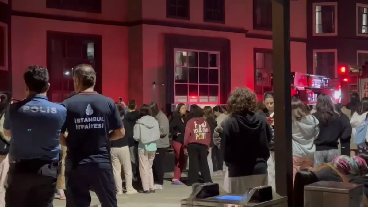 Tuzla'da Öğrenci Yurdunda Yangın Korkusu