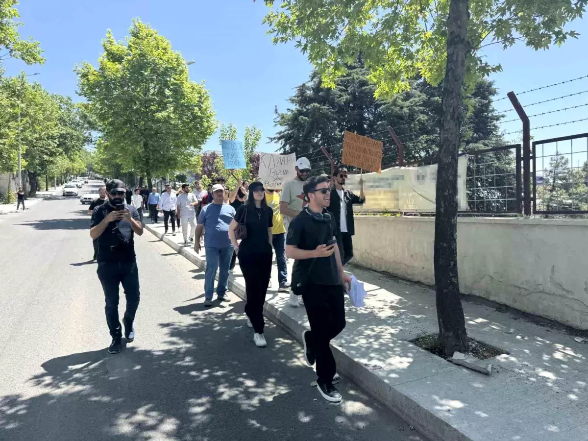Öğrencilerden Yüzde 74 Zam Protestosu