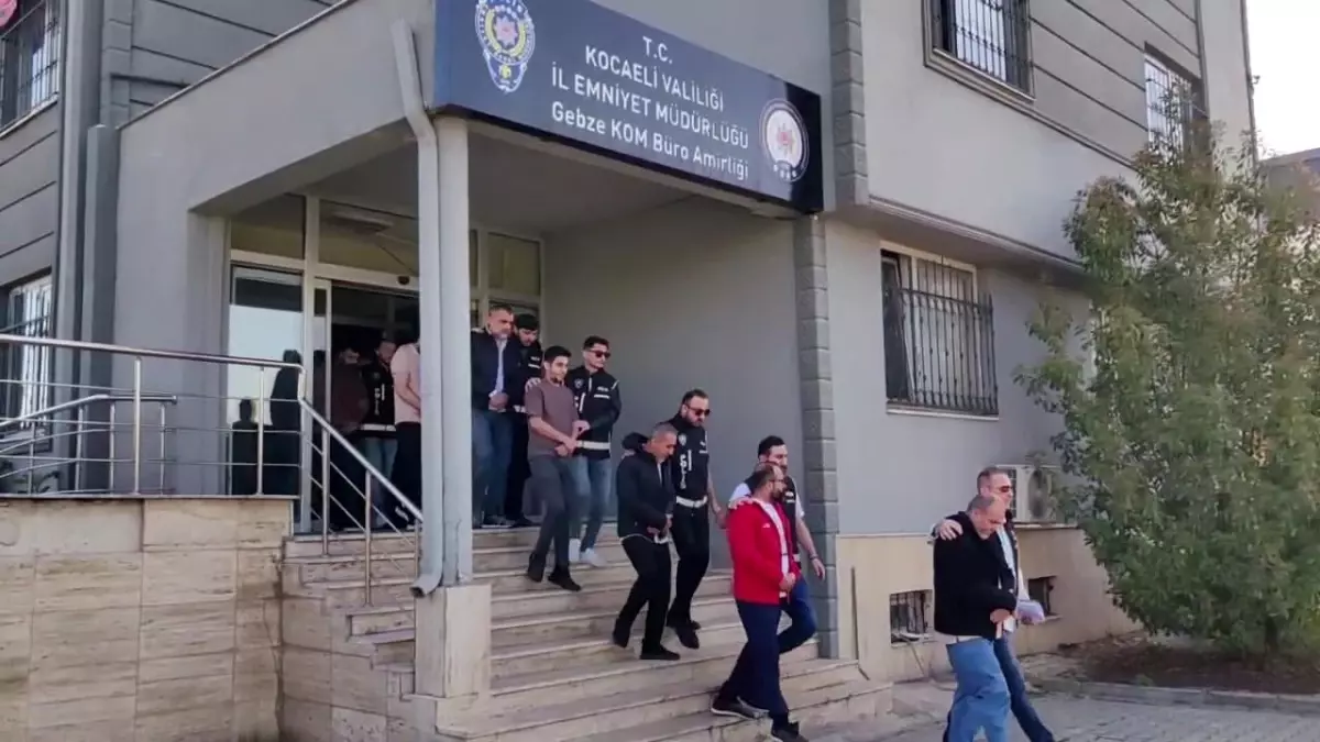 Kocaeli'de Eş Zamanlı Kaçakçılık Operasyonu: 30 Şüpheli Yakalandı