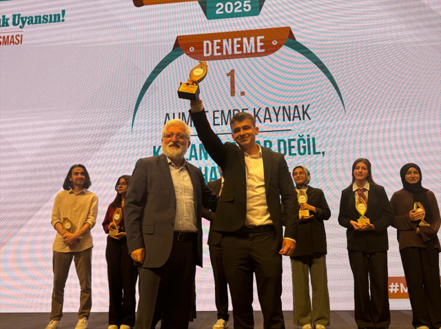 8. Mavera Ödülleri Sahiplerini Buldu: 'Vicdanın Haykırsın İnsanlık Uyansın' 8. Mavera Ödülleri Sahiplerini Buldu: 'Vicdanın Haykırsın İnsanlık Uyansın'