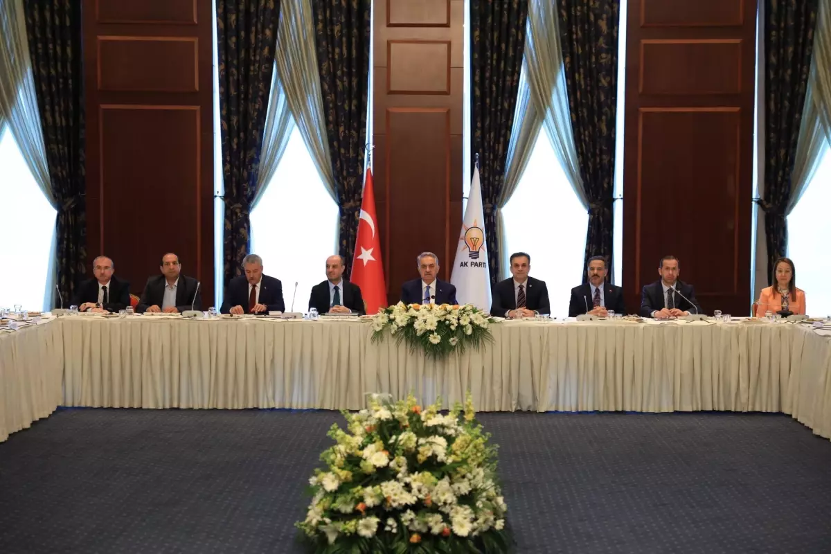 AK Parti'nin 'Yeni Anayasada Yol Haritası' Çalıştayları Devam Ediyor