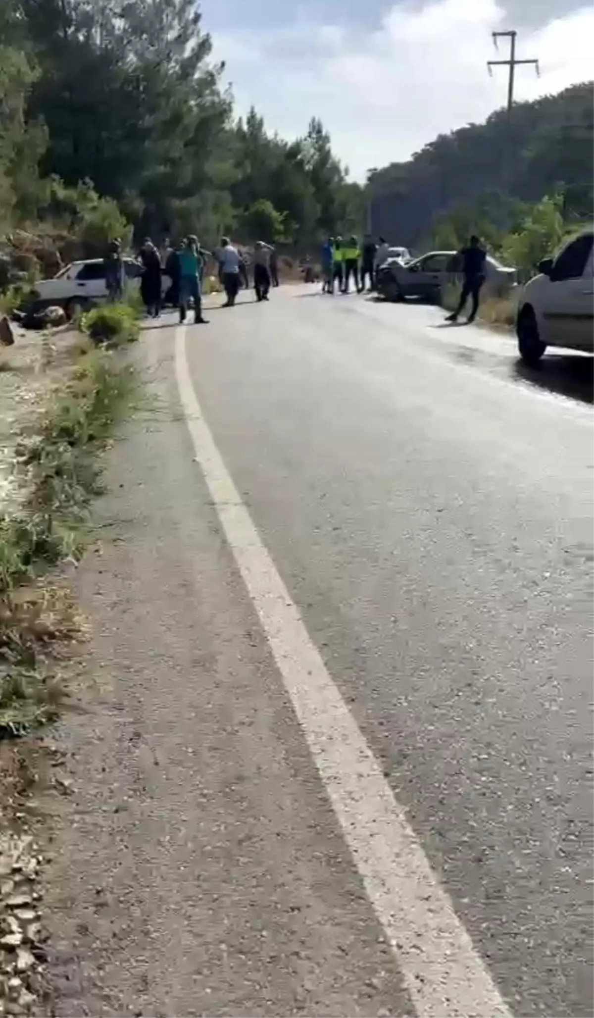 Antalya'da Trafik Kazasında 3 Kişi Yaralandı