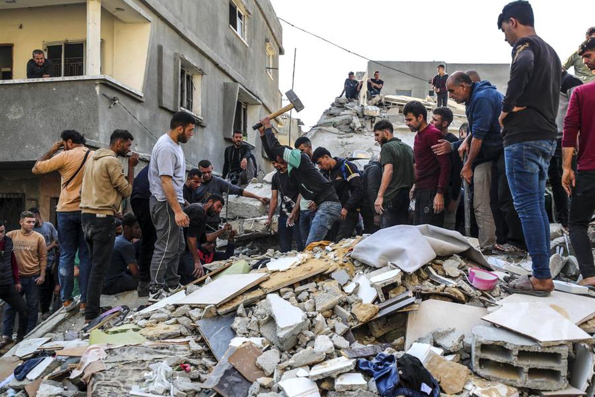 İsrail Ordusunun Gazze'ye Düzenlediği Hava Saldırıları Sonucu Filistinliler Hayatını Kaybetti