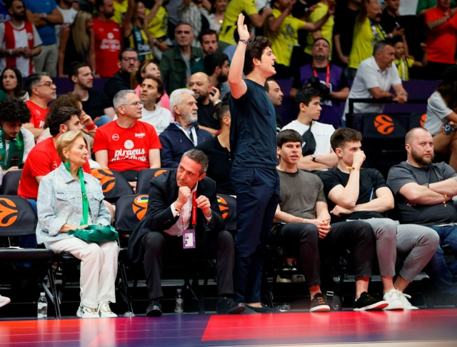 Moments when Ali Koç couldn't hold back his tears