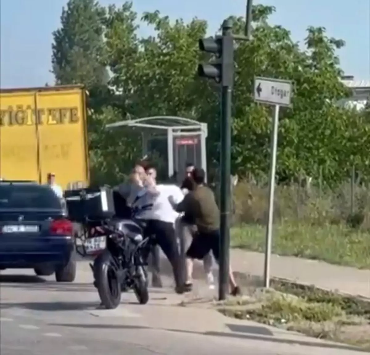 Bursa'da Yol Verme Tartışması Kavgaya Dönüştü