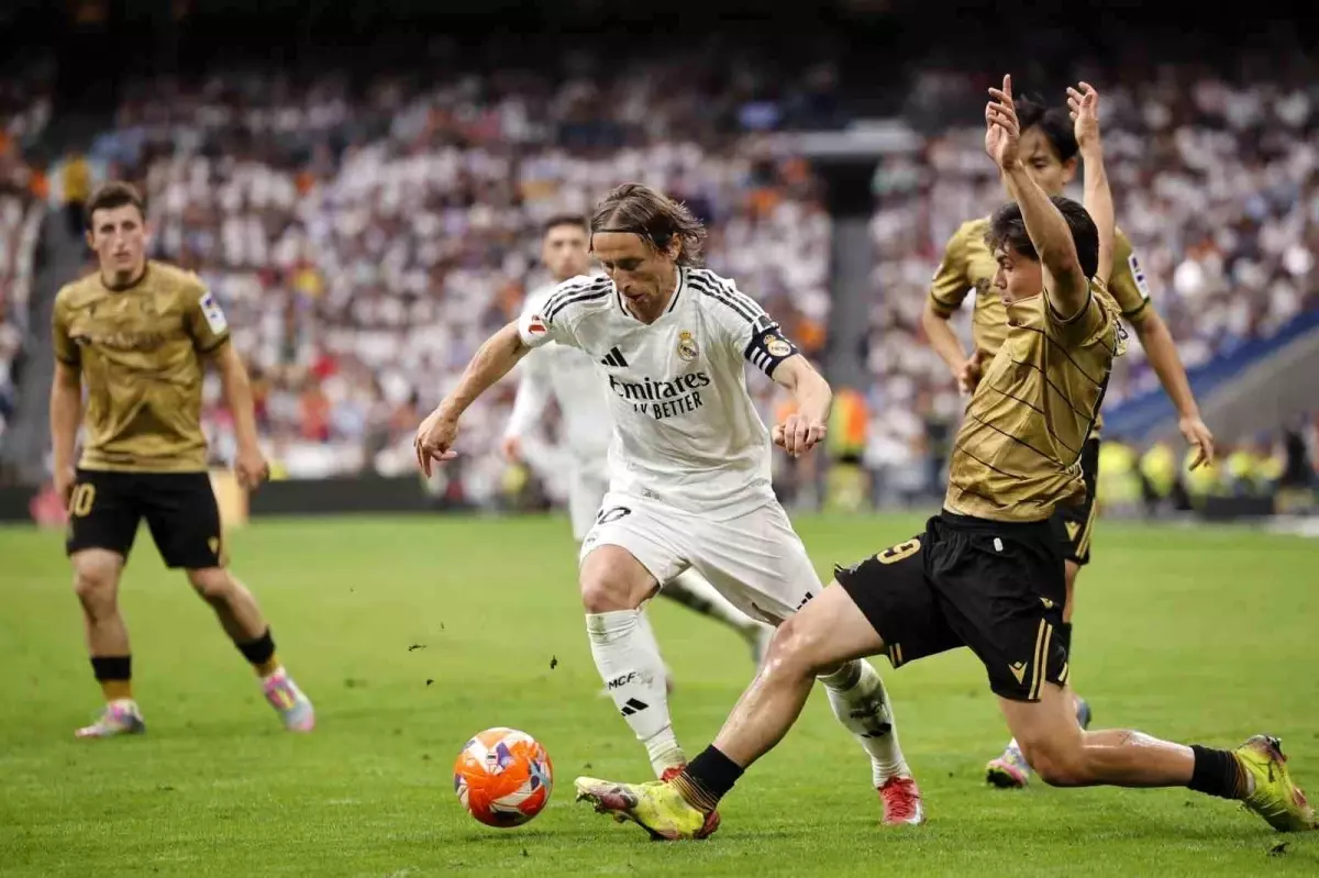 Real Madrid Sezonu Galibiyetle Tamamladı, Ancelotti ve Modric'e Veda