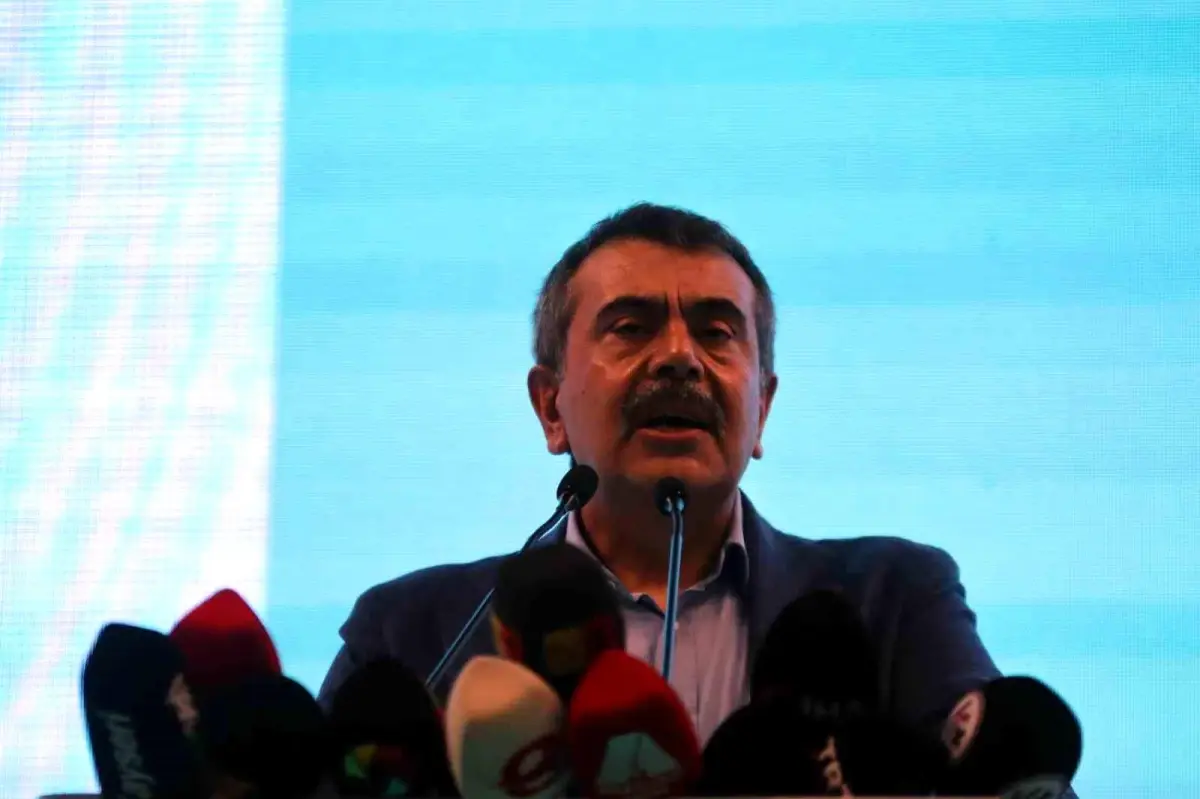 Milli Eğitim Bakanı Tekin, Robot Yarışmasında Öğretmen İstihdam Sürecini Değiştiriyor