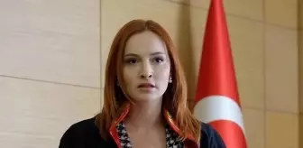 Başak Gümülcinelioğlu'nun hamile olduğu, Cannes'daki pozuyla ortaya çıktı