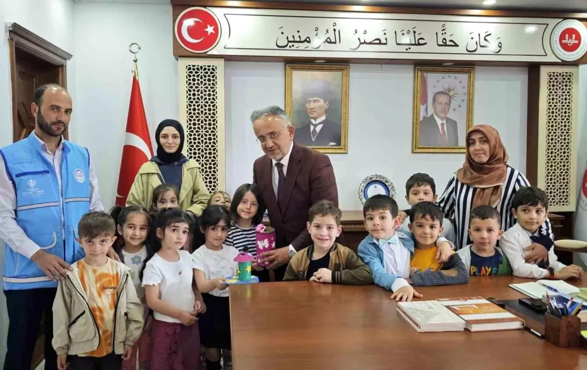 Minik Öğrencilerden Yetimlere Destek