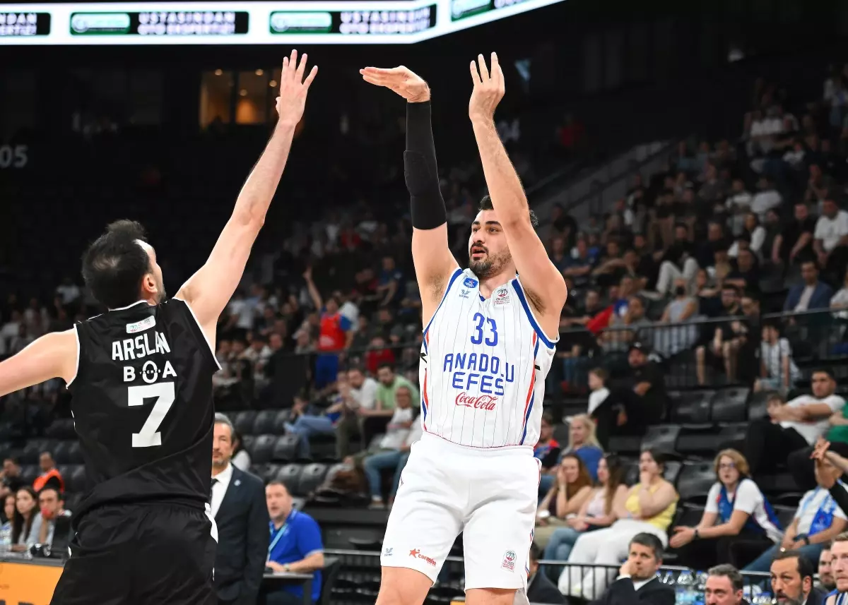 Anadolu Efes, Beşiktaş Fibabanka'yı Son Çeyrekte Geçti