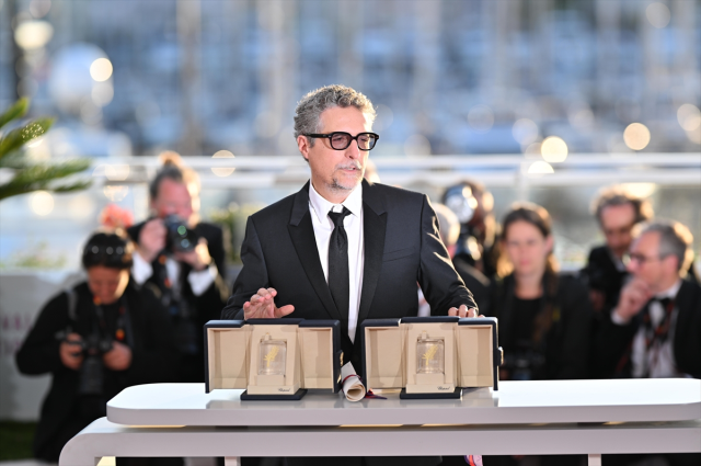 Palme d'Or awarded to Iranian director at Cannes